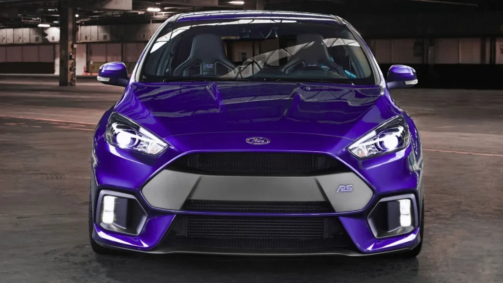 Front look of Ford Focus RS showcasing bold grille design
