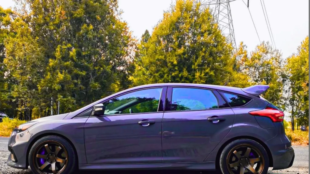 Side profile of Ford Focus RS