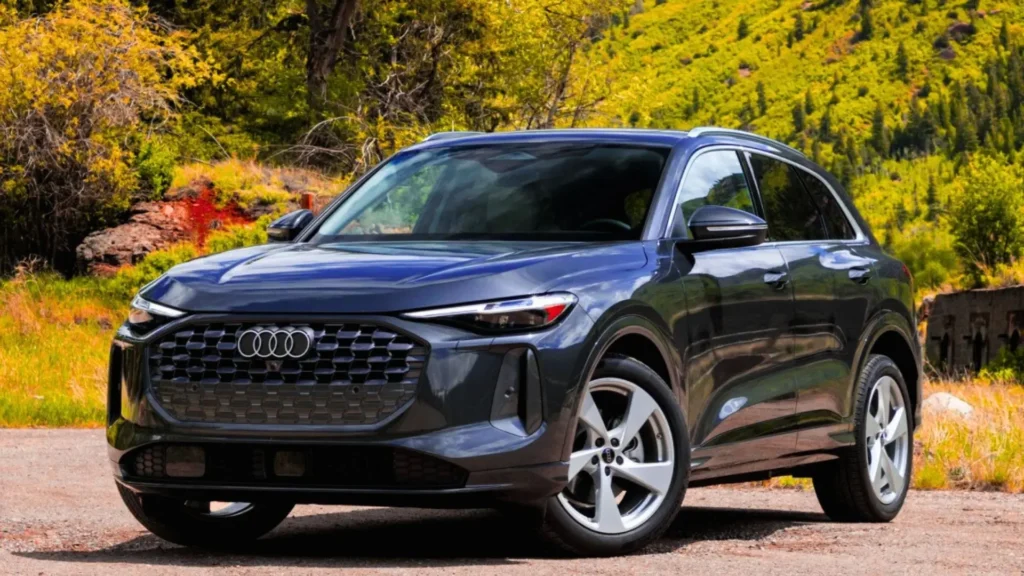 2025 Audi Q5 front view showcasing modern LED headlights