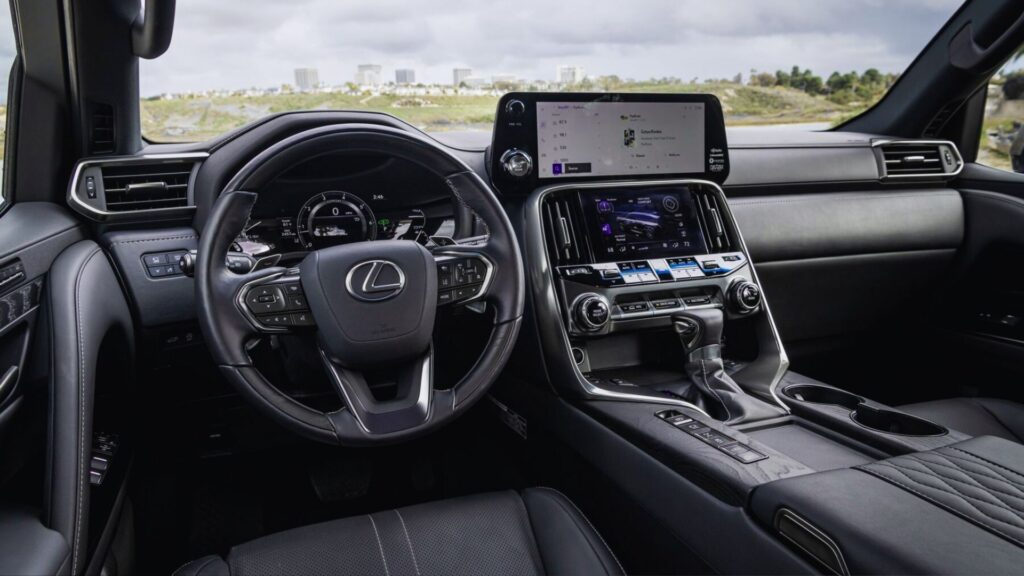 Lexus LX 600 advanced technology and comfort features