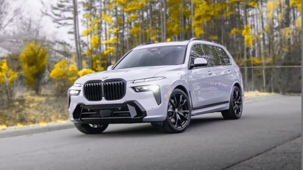 Front view of 2024 BMW X7 with signature kidney grille