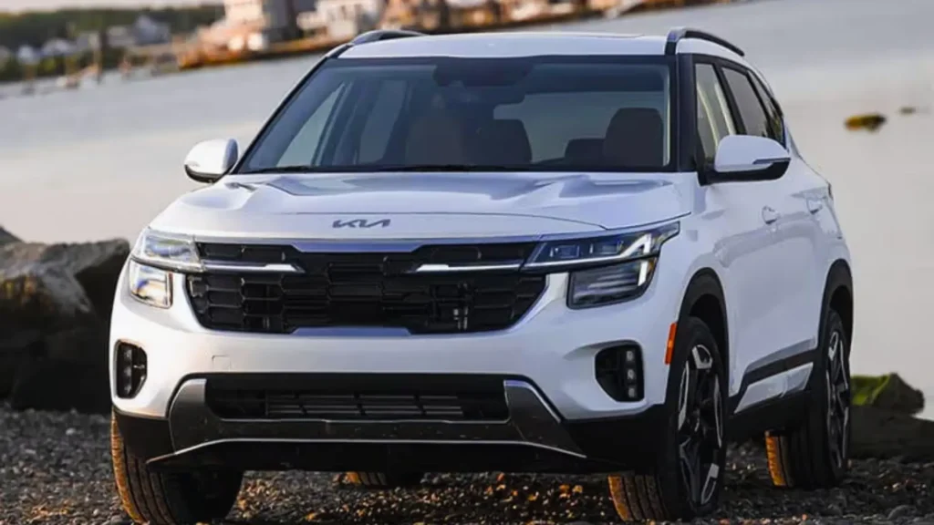 2025 Kia Seltos front view with stylish headlights