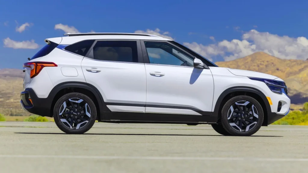2025 Kia Seltos side profile highlighting alloy wheels