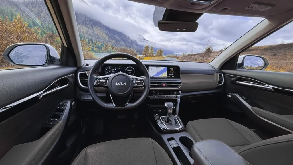 2025 Kia Seltos interior dashboard and touchscreen display